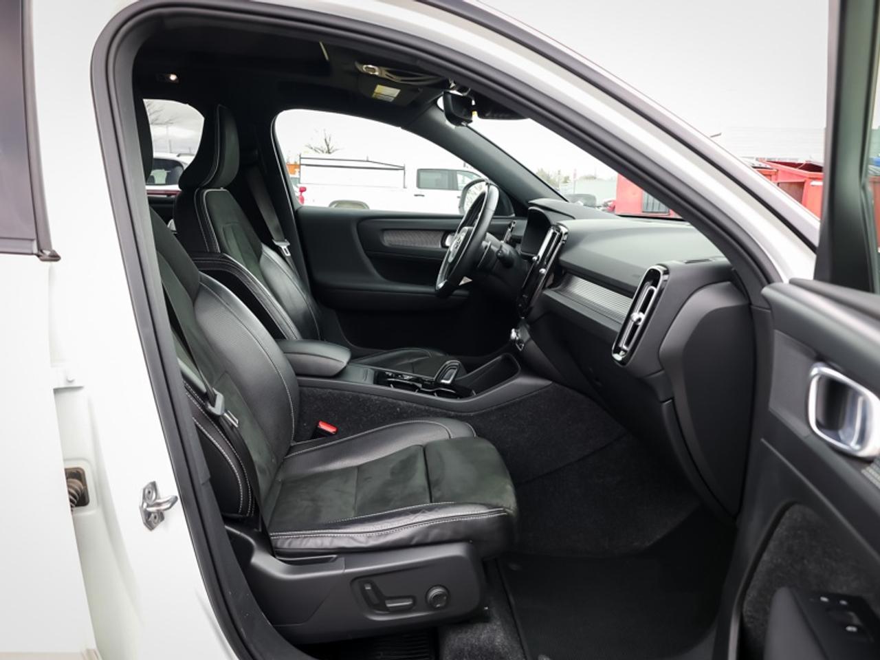 2020 Volvo XC40 T5 AWD R-Design  - Sport Package - $76.19 /Wk Photo