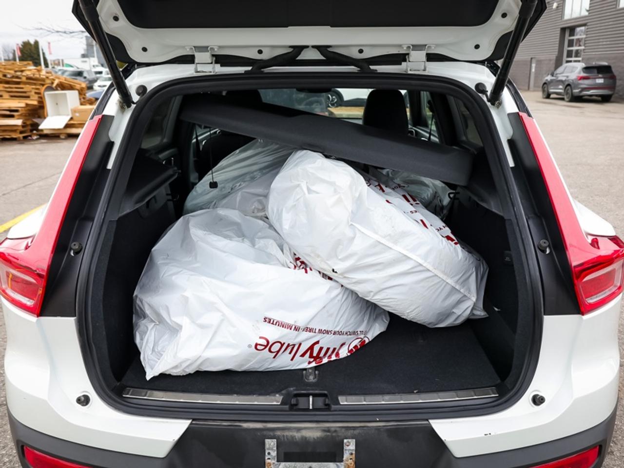 2020 Volvo XC40 T5 AWD R-Design  - Sport Package - $76.19 /Wk Photo