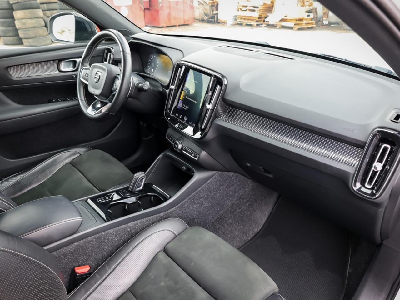 2020 Volvo XC40 T5 AWD R-Design  - Sport Package - $76.19 /Wk Photo