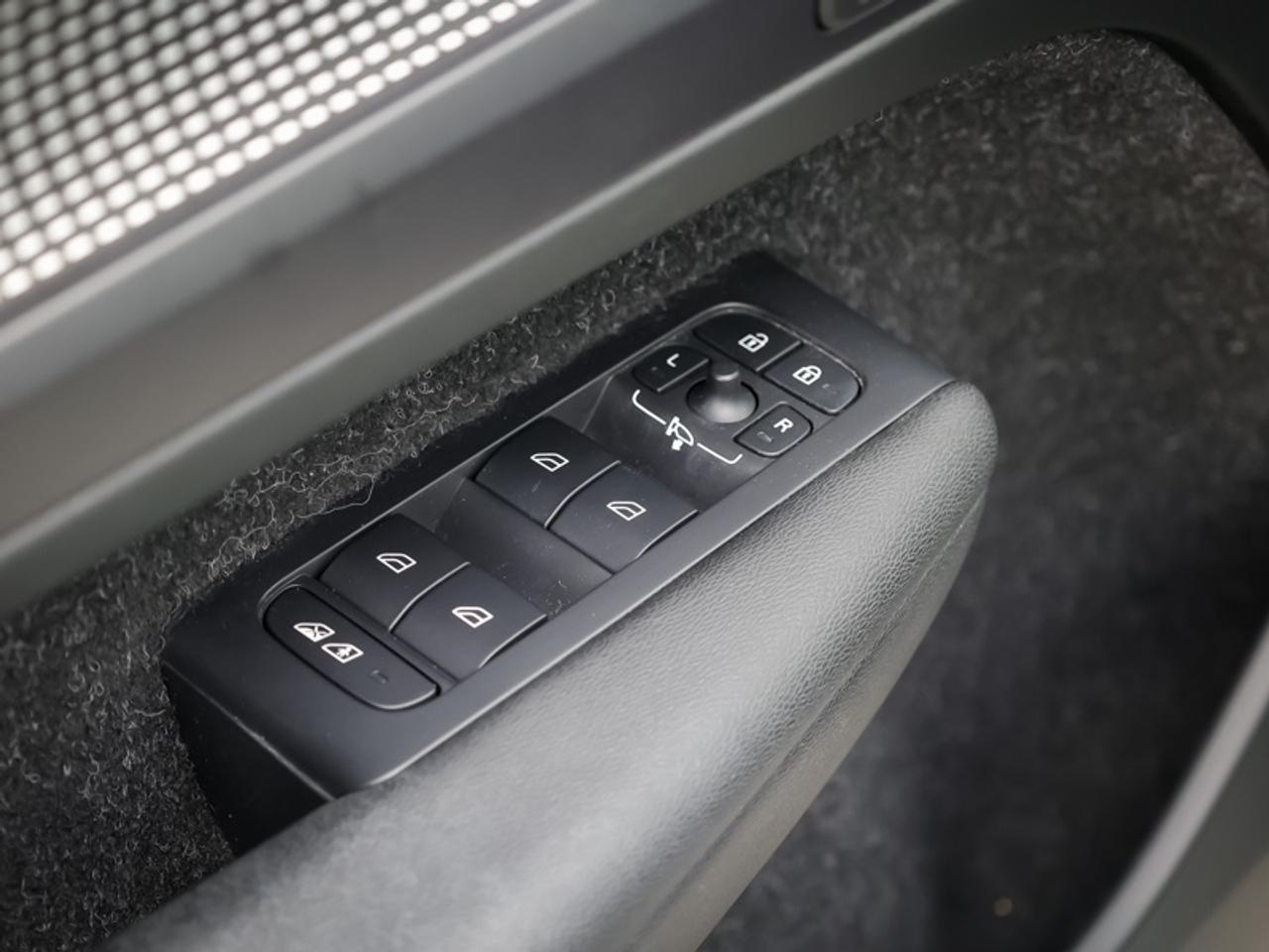 2020 Volvo XC40 T5 AWD R-Design  - Sport Package - $76.19 /Wk Photo