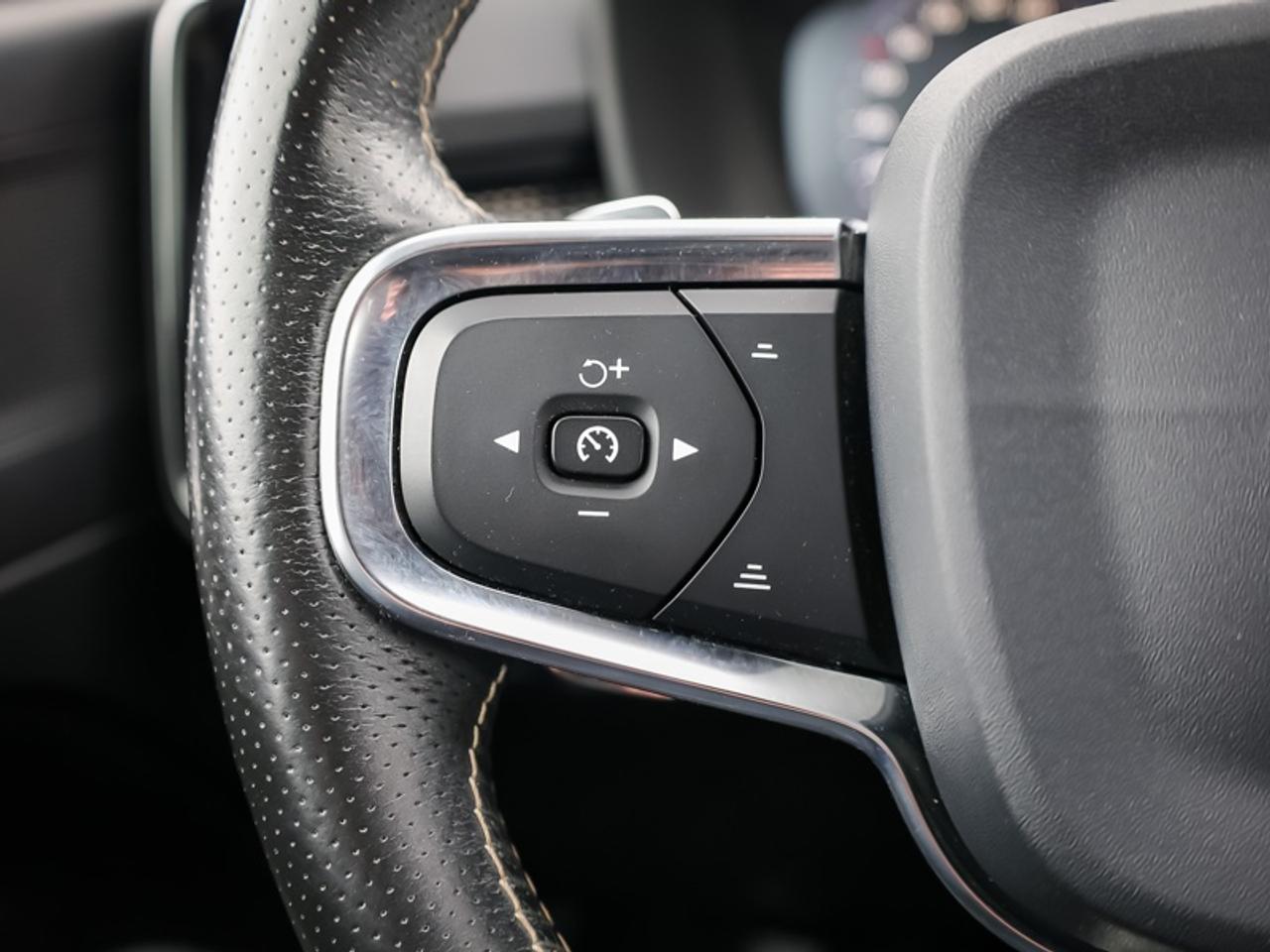 2020 Volvo XC40 T5 AWD R-Design  - Sport Package - $76.19 /Wk Photo