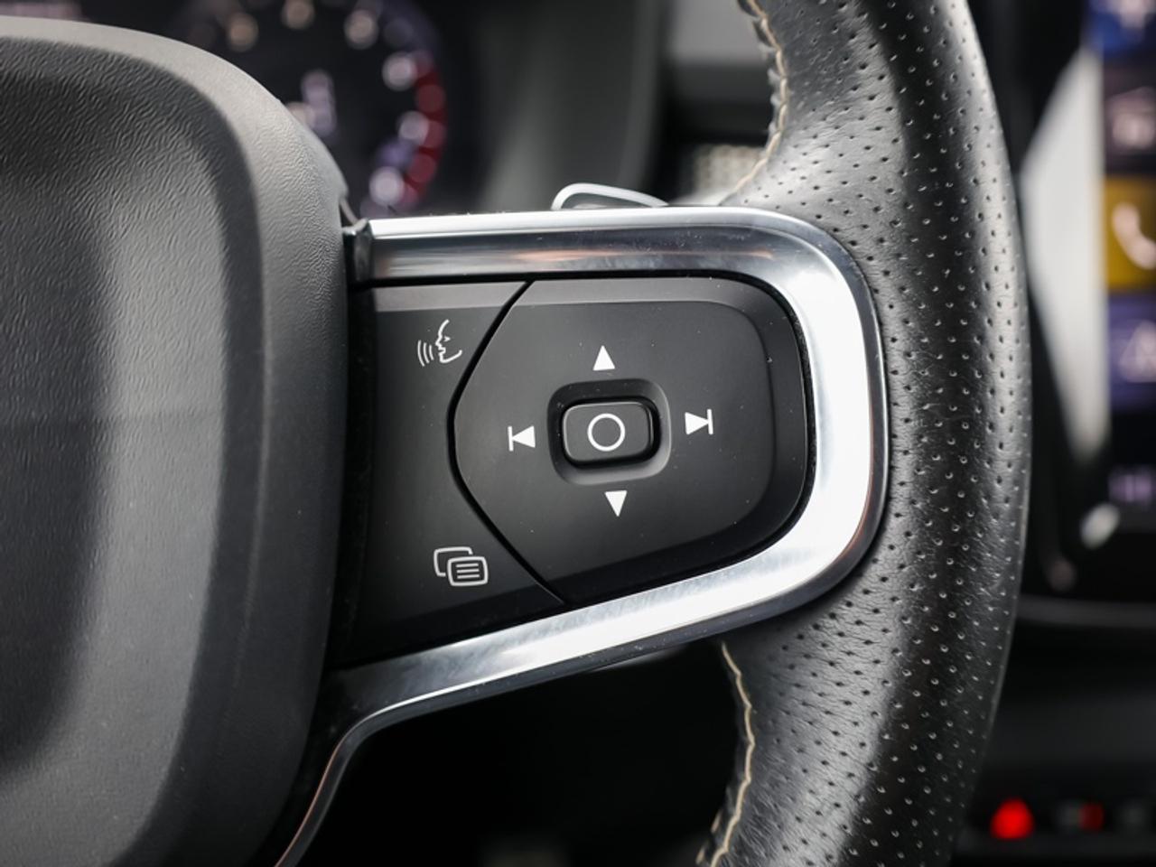 2020 Volvo XC40 T5 AWD R-Design  - Sport Package - $76.19 /Wk Photo