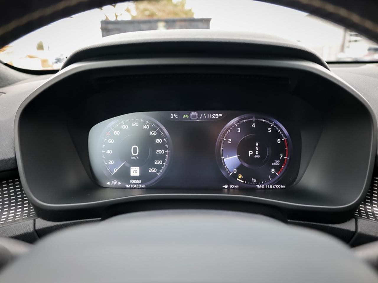 2020 Volvo XC40 T5 AWD R-Design  - Sport Package - $76.19 /Wk Photo