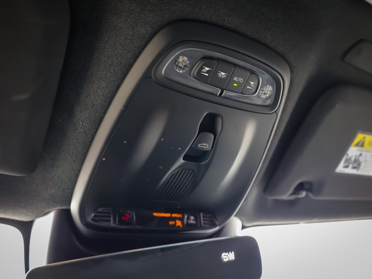 2020 Volvo XC40 T5 AWD R-Design  - Sport Package - $76.19 /Wk Photo