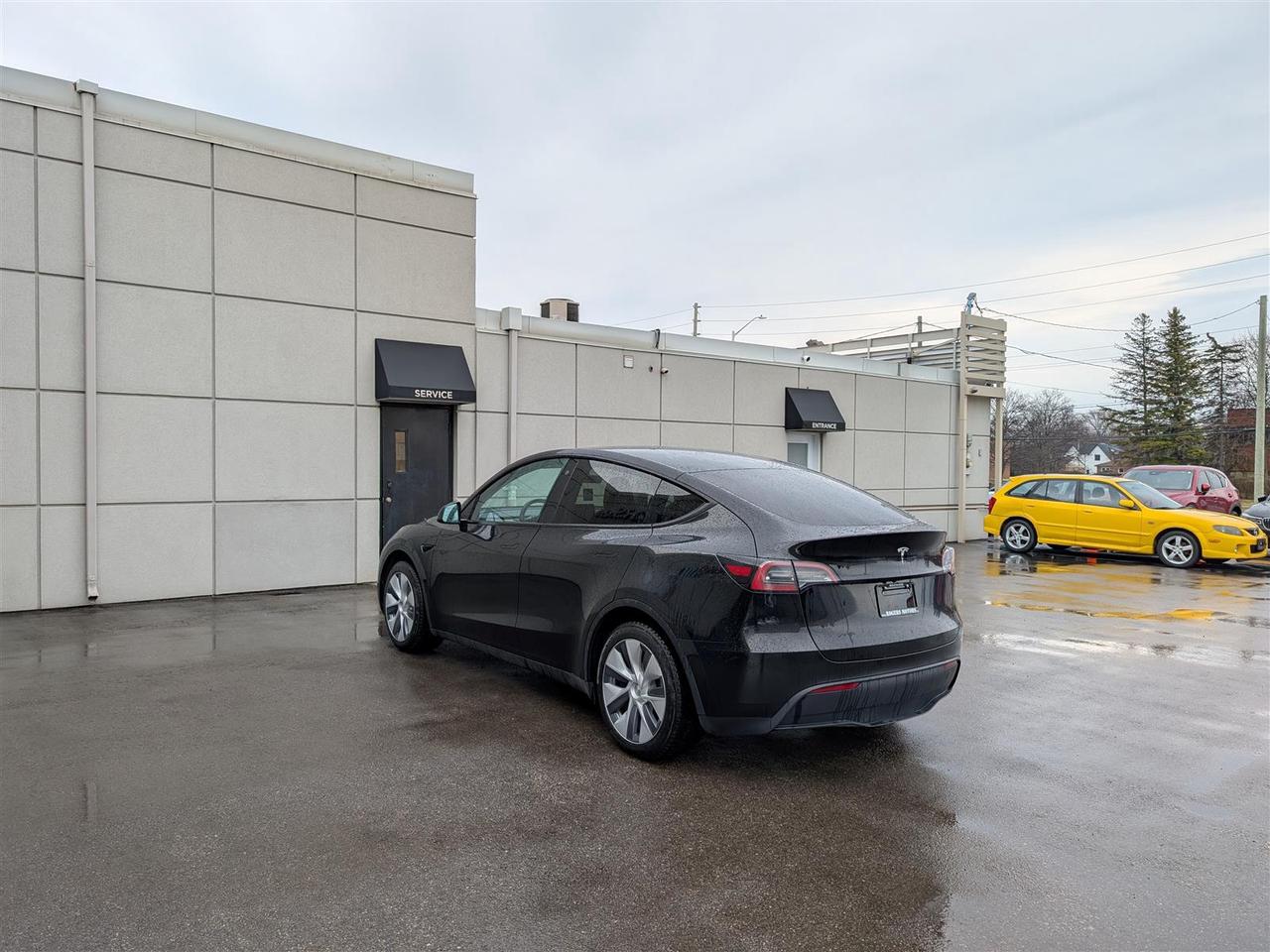 2023 Tesla Model Y STANDARD Photo