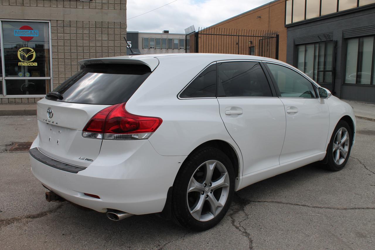 2016 Toyota Venza LE V6 AWD Photo