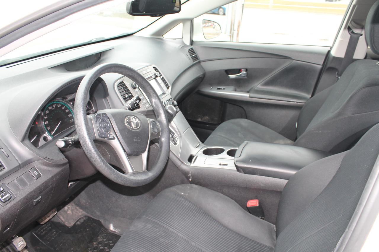 2016 Toyota Venza LE V6 AWD Photo