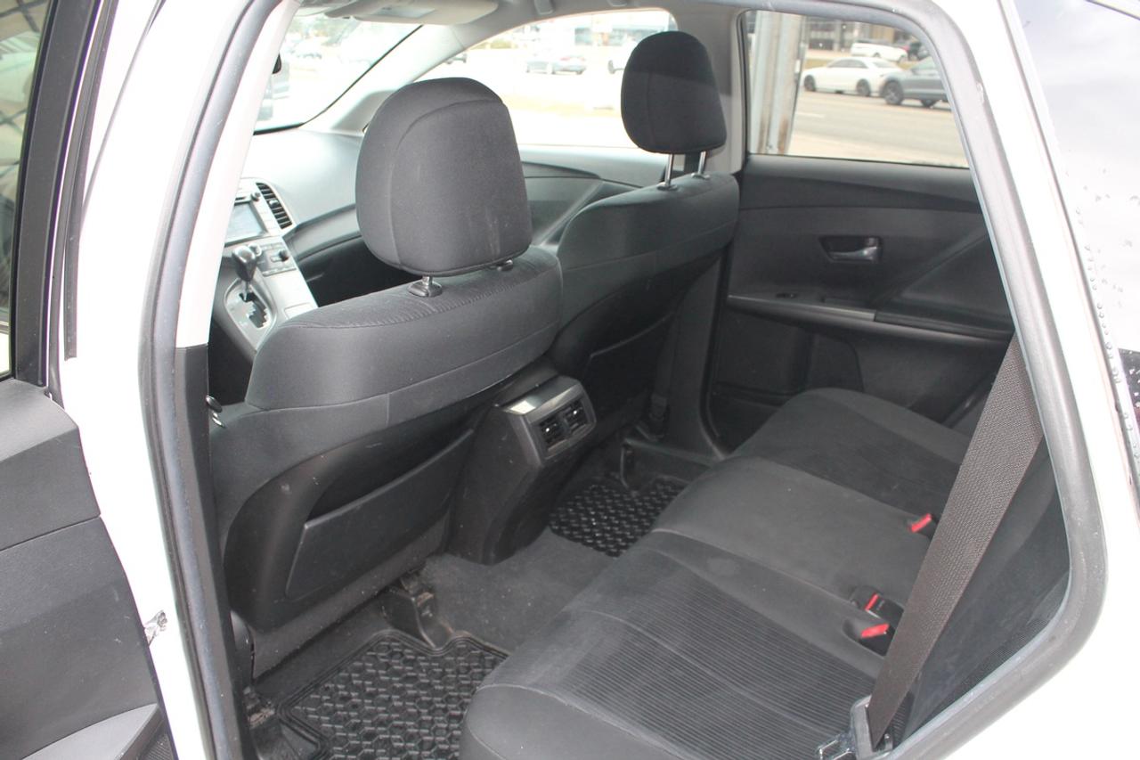 2016 Toyota Venza LE V6 AWD Photo