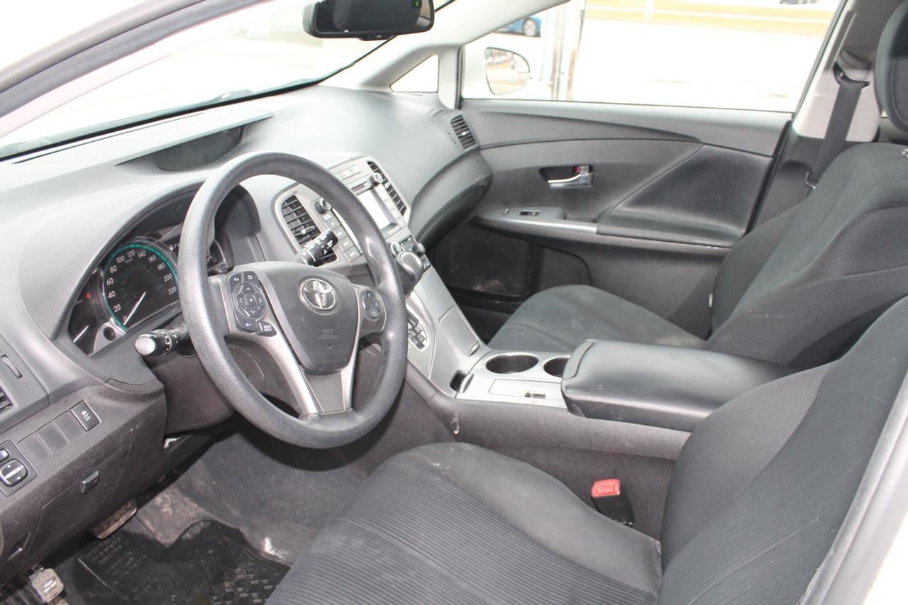 2016 Toyota Venza LE V6 AWD Photo