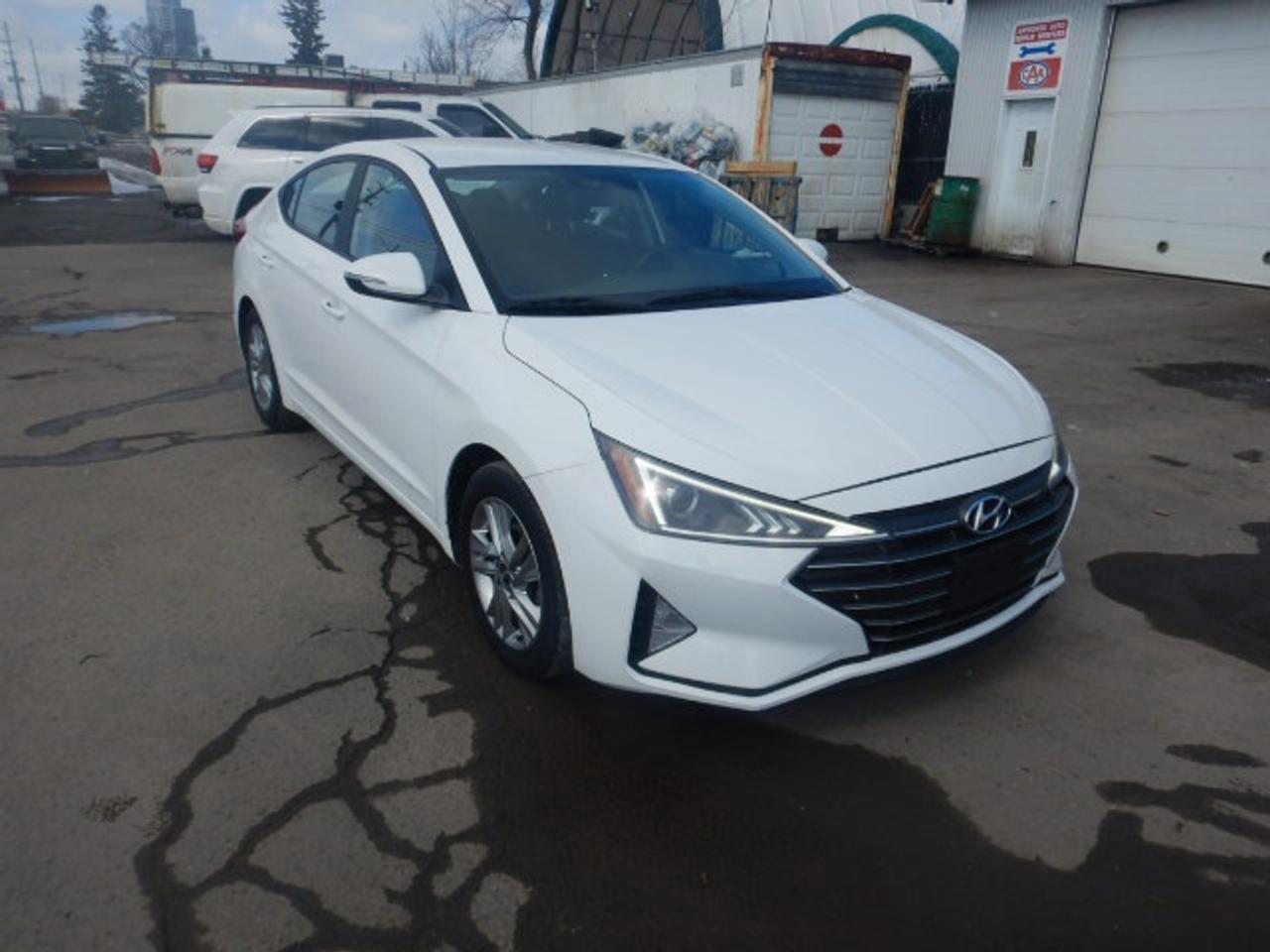 2019 Hyundai Elantra Preferred Photo2