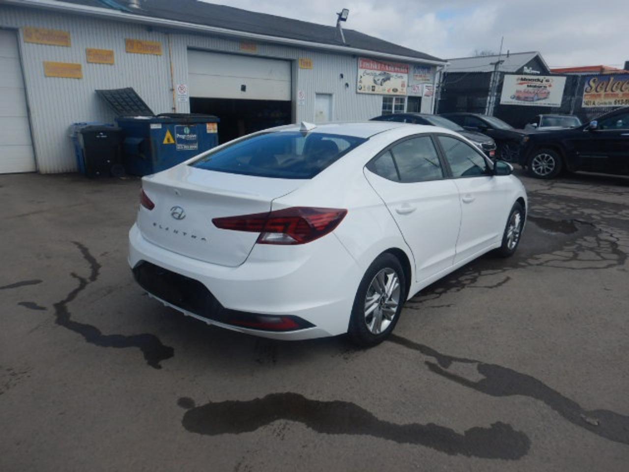 2019 Hyundai Elantra Preferred Photo4