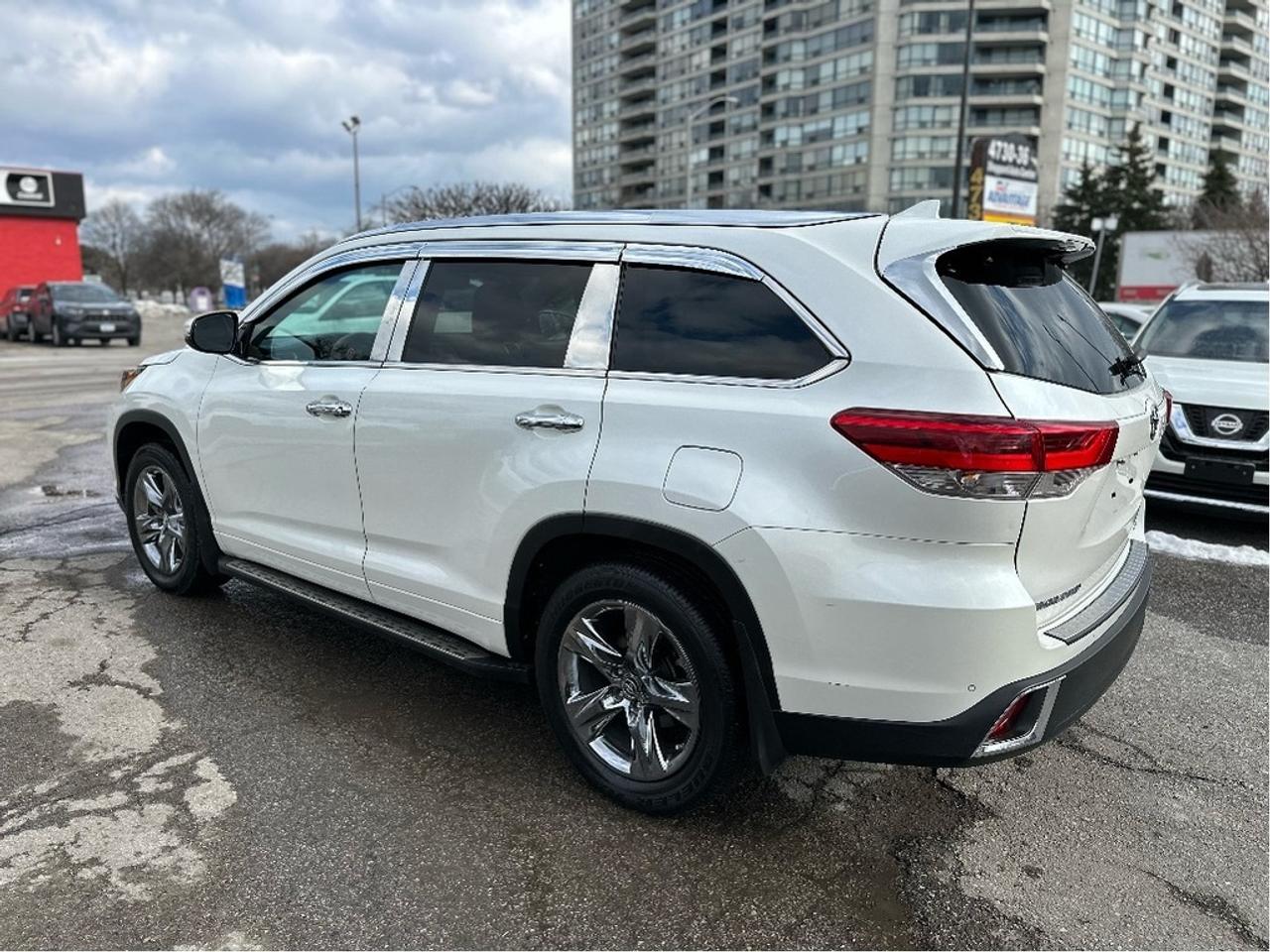 2019 Toyota Highlander LIMITED  Photo4