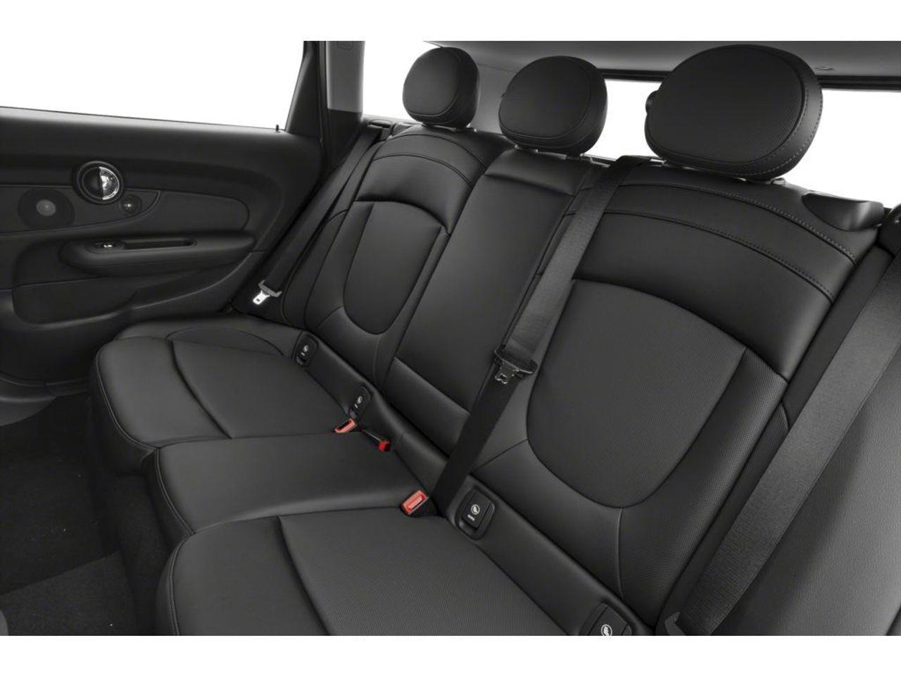 2018 MINI Cooper Clubman Cooper MIDNIGHT BLACK METALLIC|CARBON BLACK LEATHERETTE| 8-SPEED A/T|SIGNATURE PKG F54 Photo