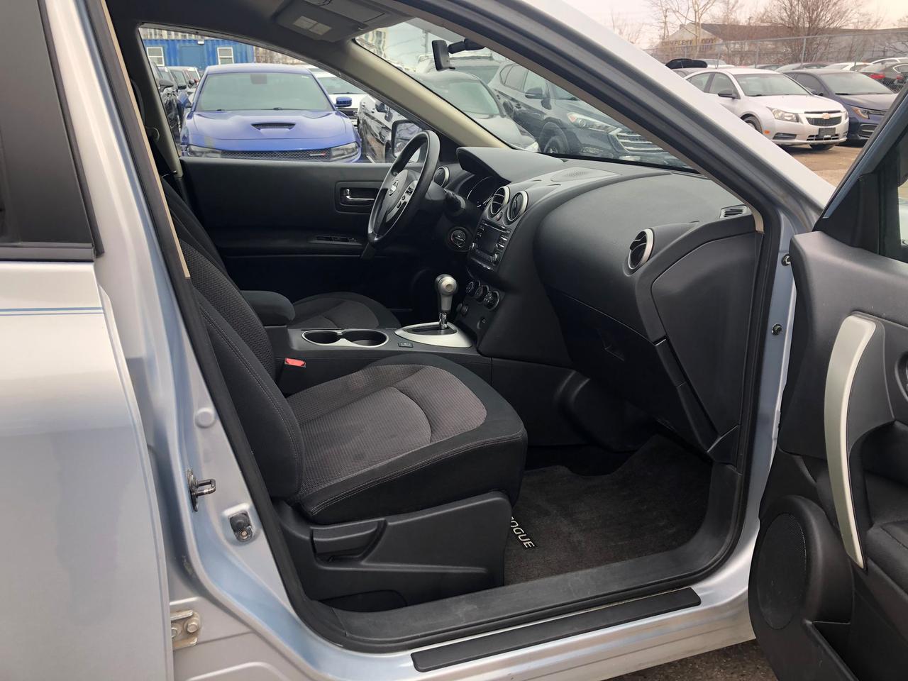 2012 Nissan Rogue SV Photo