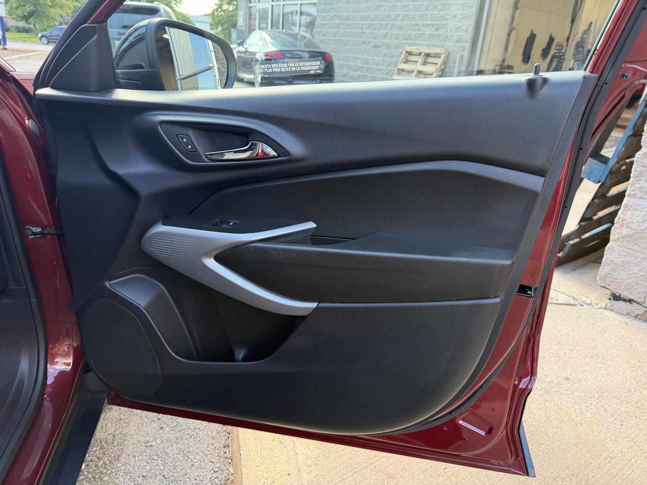 2024 Chevrolet Trax 1RS LOW KM!! SUNROOF, HEATED SEATS & STEERING WHL! - Photo #44