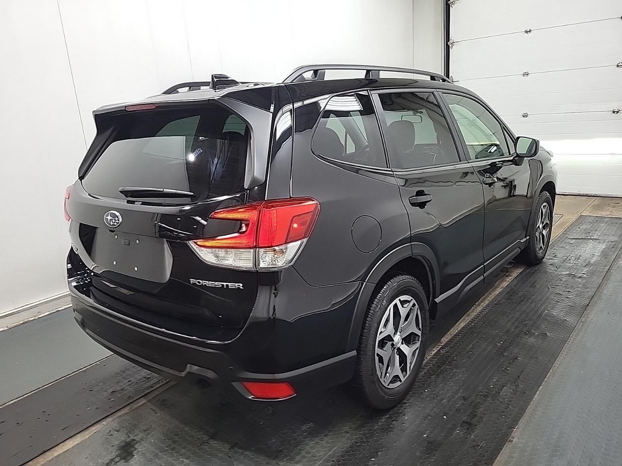 2022 Subaru Forester Touring - ONLY 49K! PANO SUNROOF, HEATED SEATS/WHL Photo7