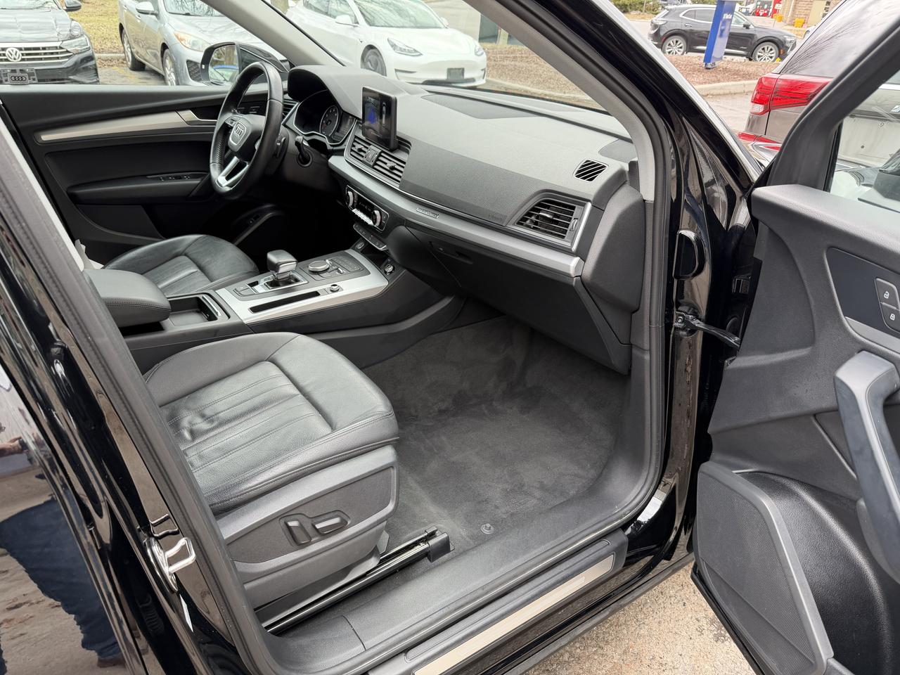 2019 Audi Q5 Komfort - LOW KM, LEATHER-HEATED SEATS & STR WHL!! Photo