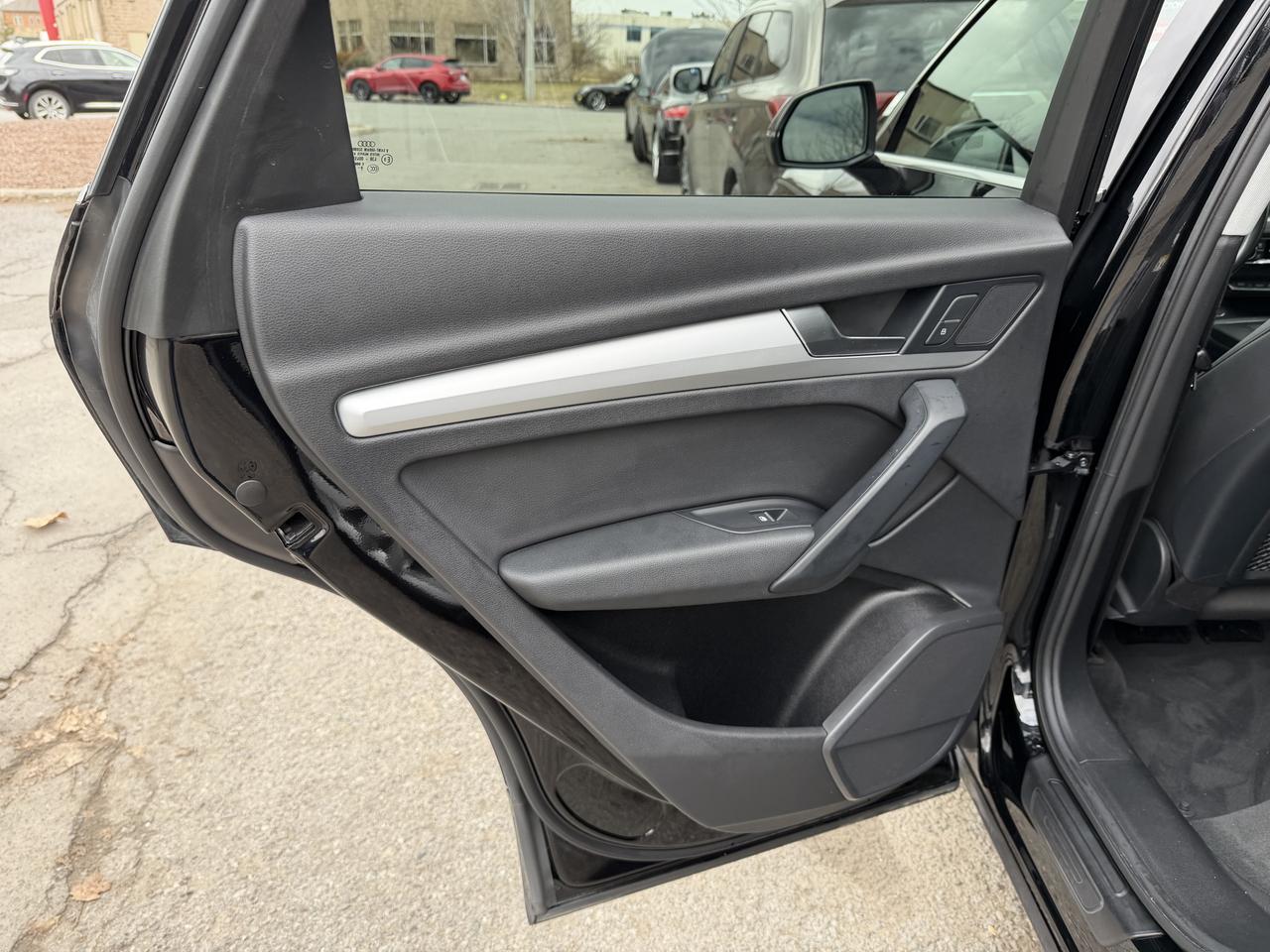 2019 Audi Q5 Komfort - LOW KM, LEATHER-HEATED SEATS & STR WHL!! Photo