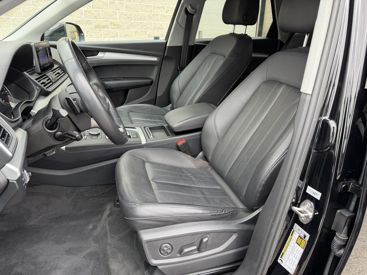 2019 Audi Q5 Komfort - LOW KM, LEATHER-HEATED SEATS & STR WHL!! Photo