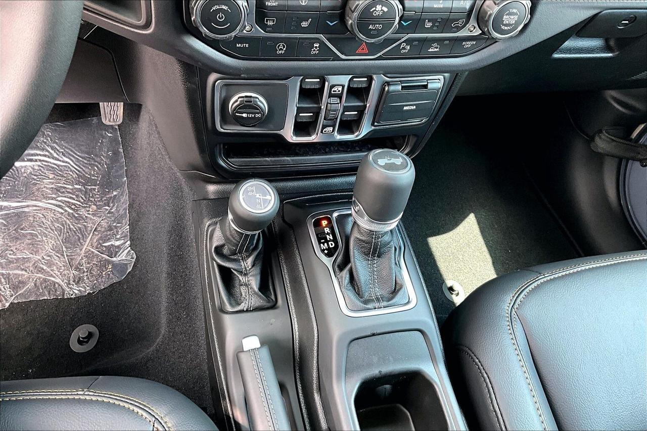 2026 Jeep Wrangler SAHARA | Leather | 18" Alloys | Hardtop | Steps Photo