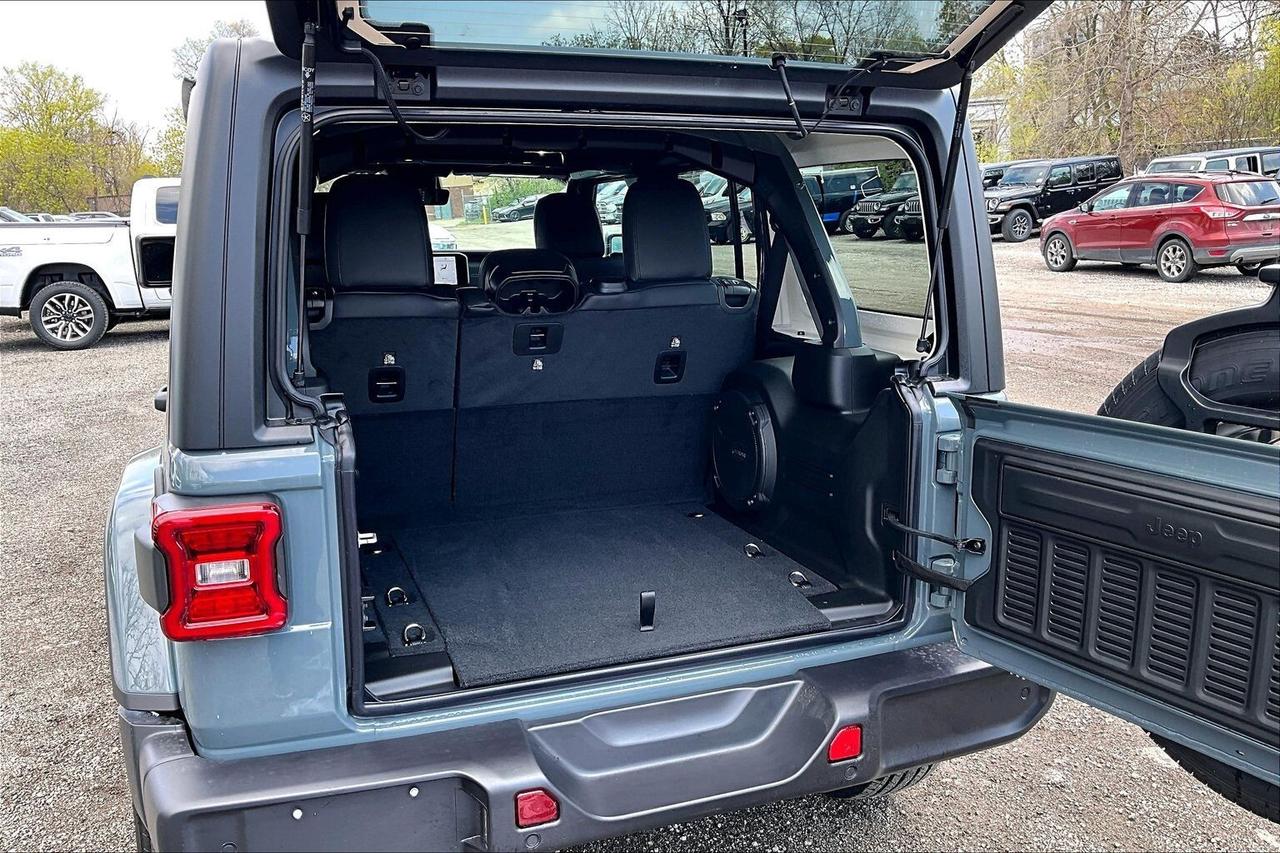 2026 Jeep Wrangler SAHARA | Leather | 18" Alloys | Hardtop | Steps Photo