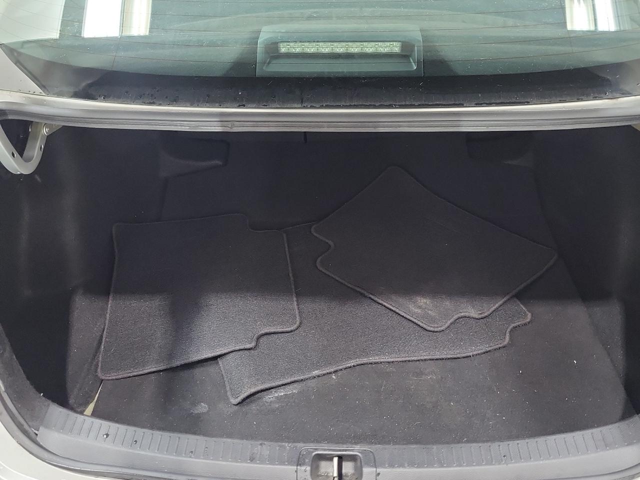 2020 Toyota Corolla LE Photo1