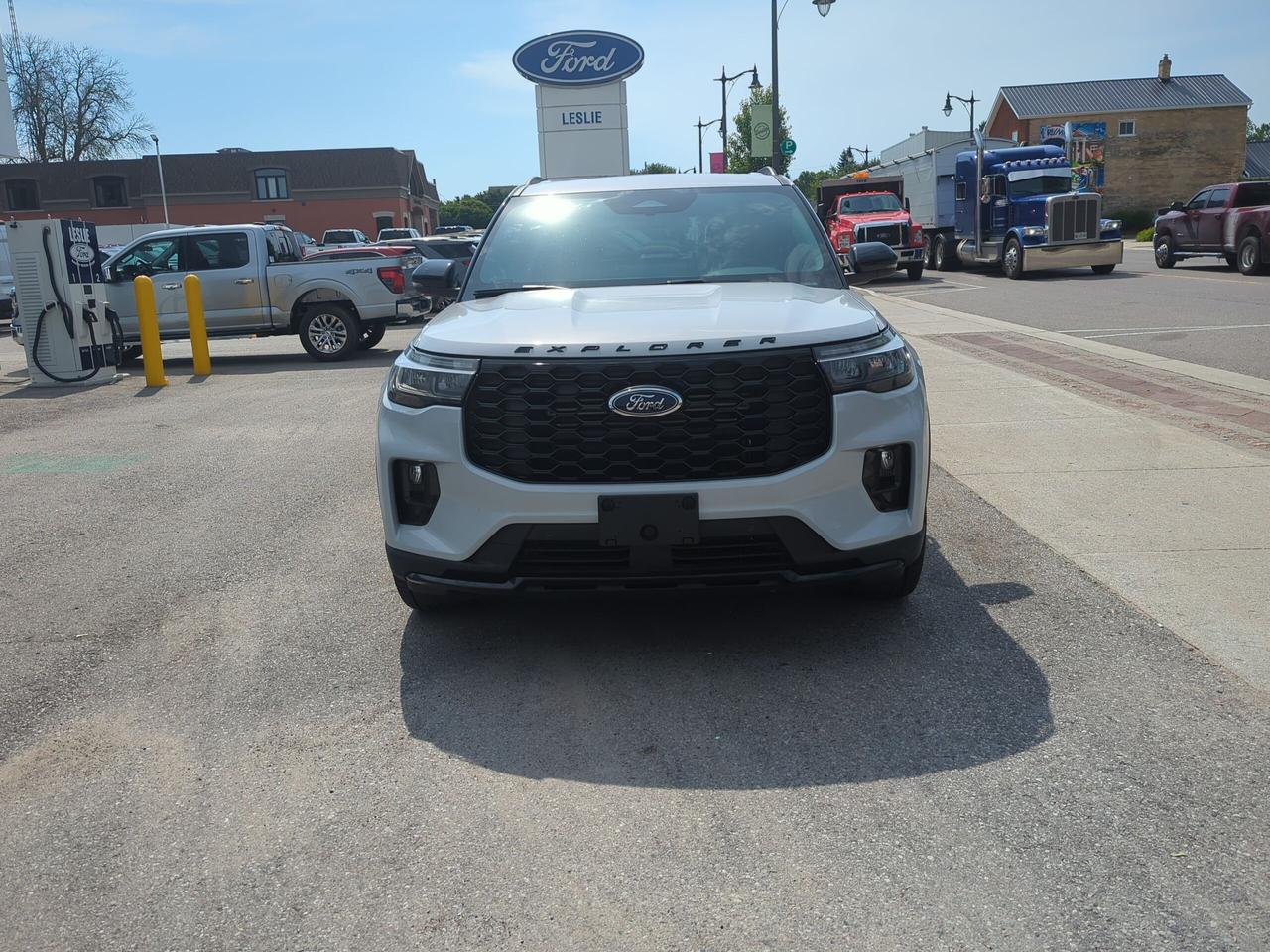 2026 Ford Explorer ST-Line 4WD Photo1