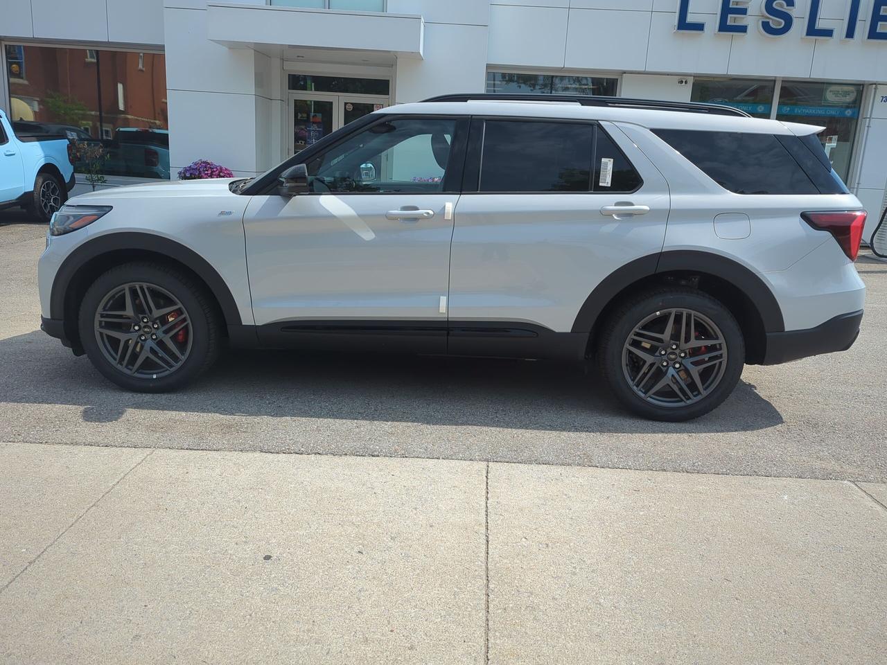 2026 Ford Explorer ST-Line 4WD Photo2