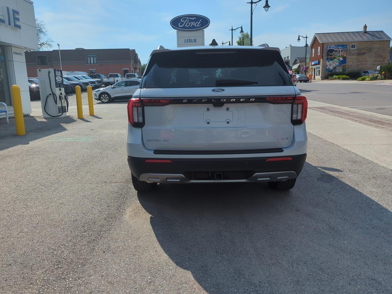 2026 Ford Explorer Active 4WD Photo4