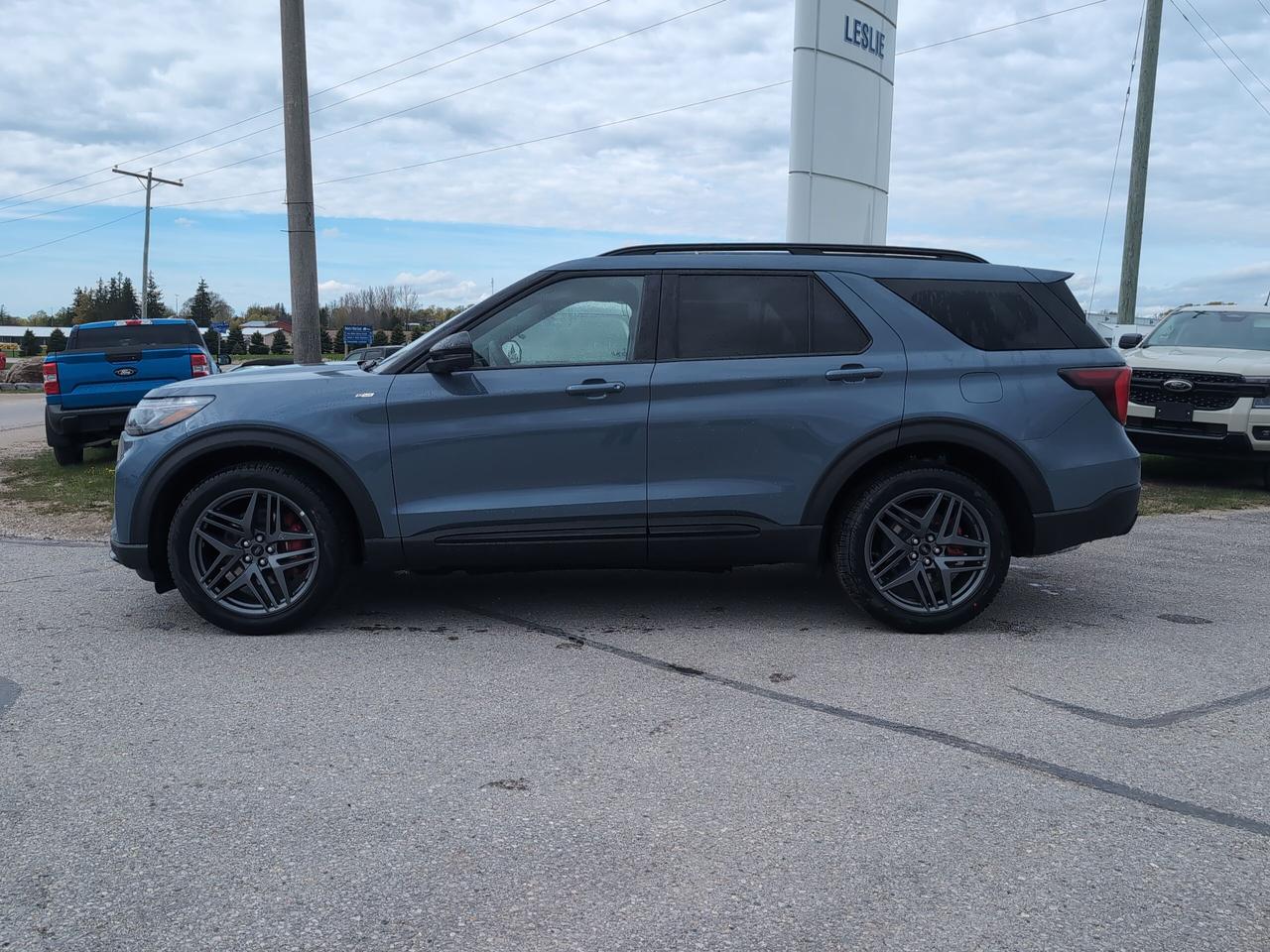 2026 Ford Explorer ST-Line 4WD Photo2