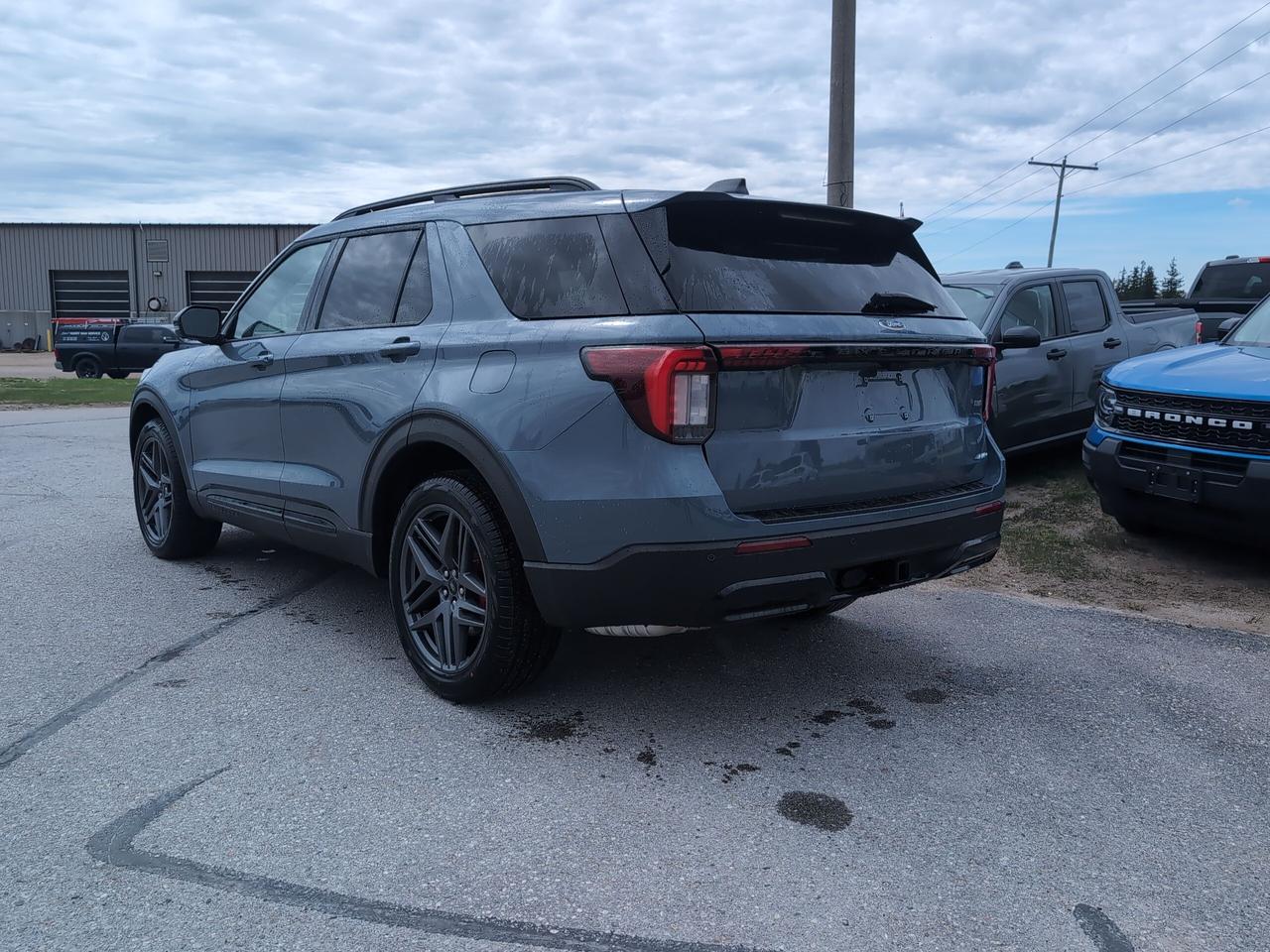 2026 Ford Explorer ST-Line 4WD Photo3