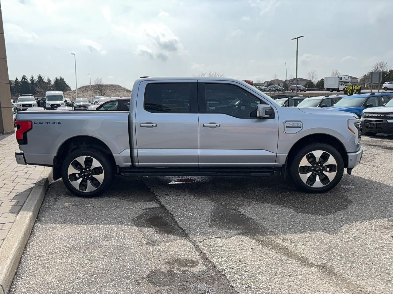 2022 Ford F-150 Lightning PLATINUM EXTENDED RANGE, 22" RIMS, ROOF, LOADED! Photo3