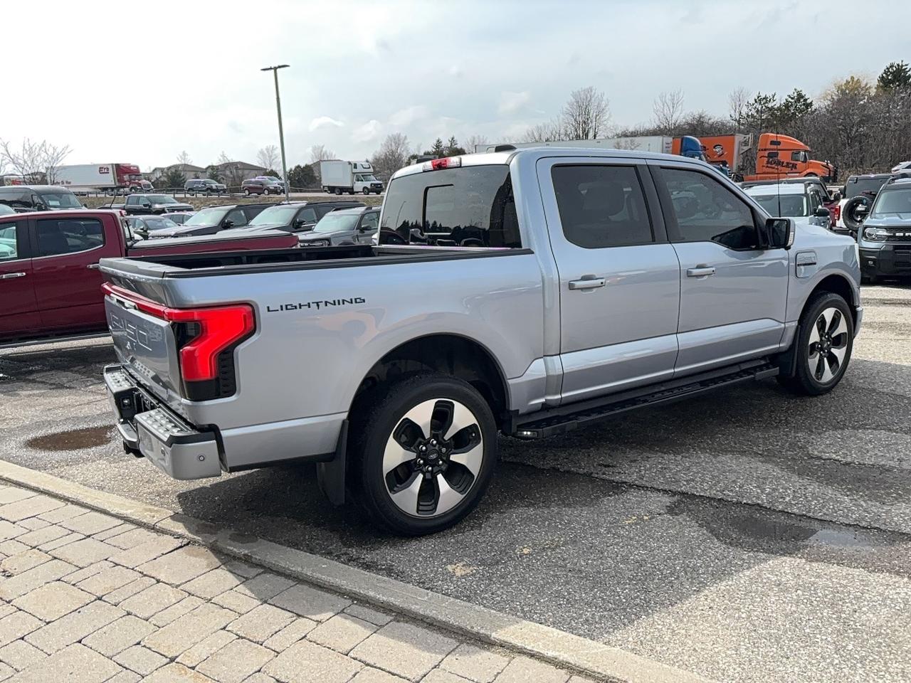 2022 Ford F-150 Lightning PLATINUM EXTENDED RANGE, 22" RIMS, ROOF, LOADED! Photo4