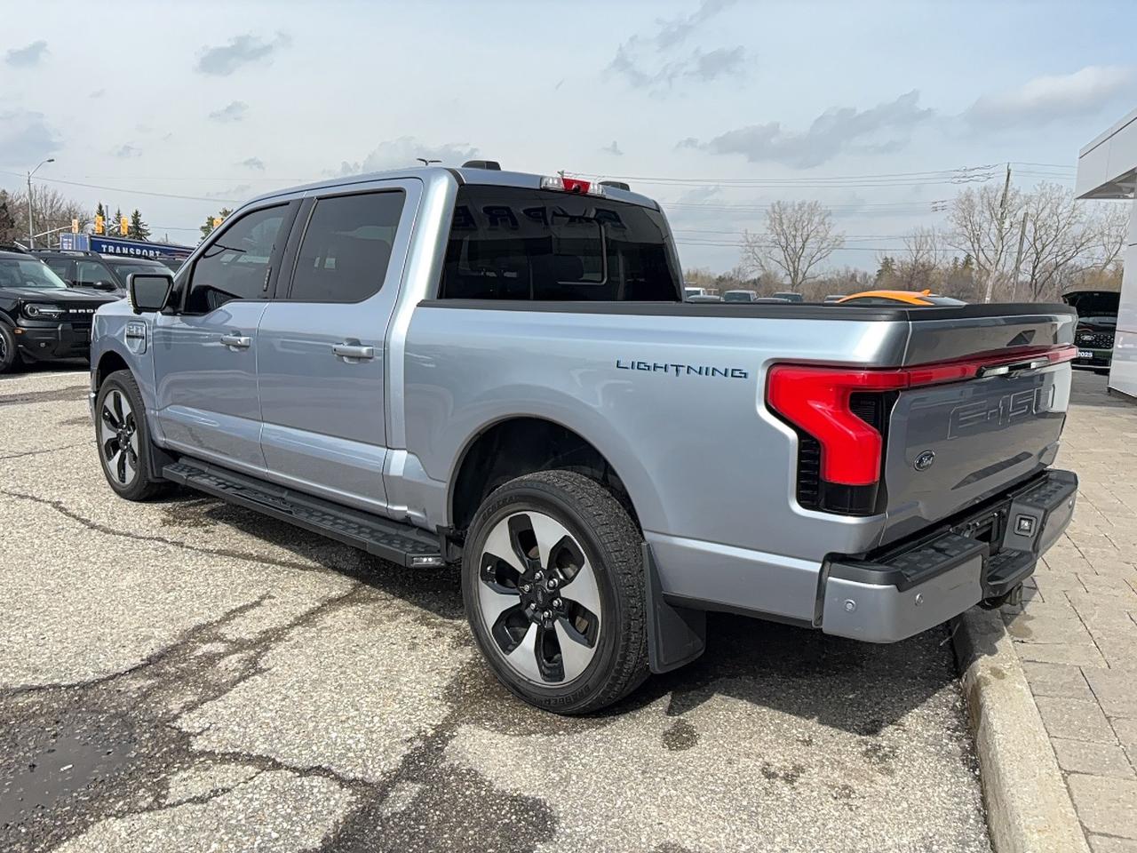 2022 Ford F-150 Lightning PLATINUM EXTENDED RANGE, 22" RIMS, ROOF, LOADED! Photo