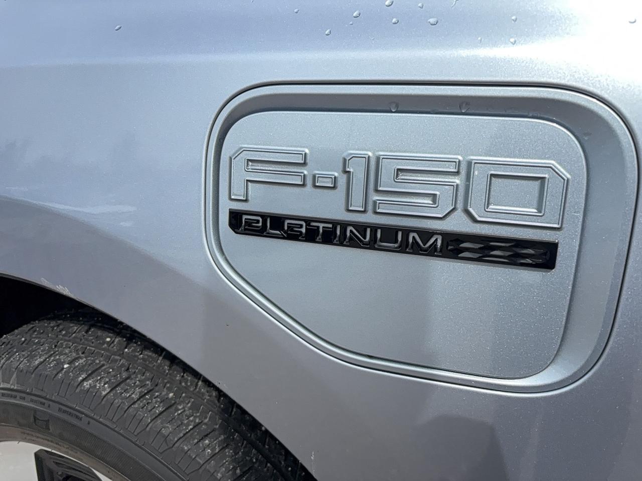 2022 Ford F-150 Lightning PLATINUM EXTENDED RANGE, 22" RIMS, ROOF, LOADED! Photo