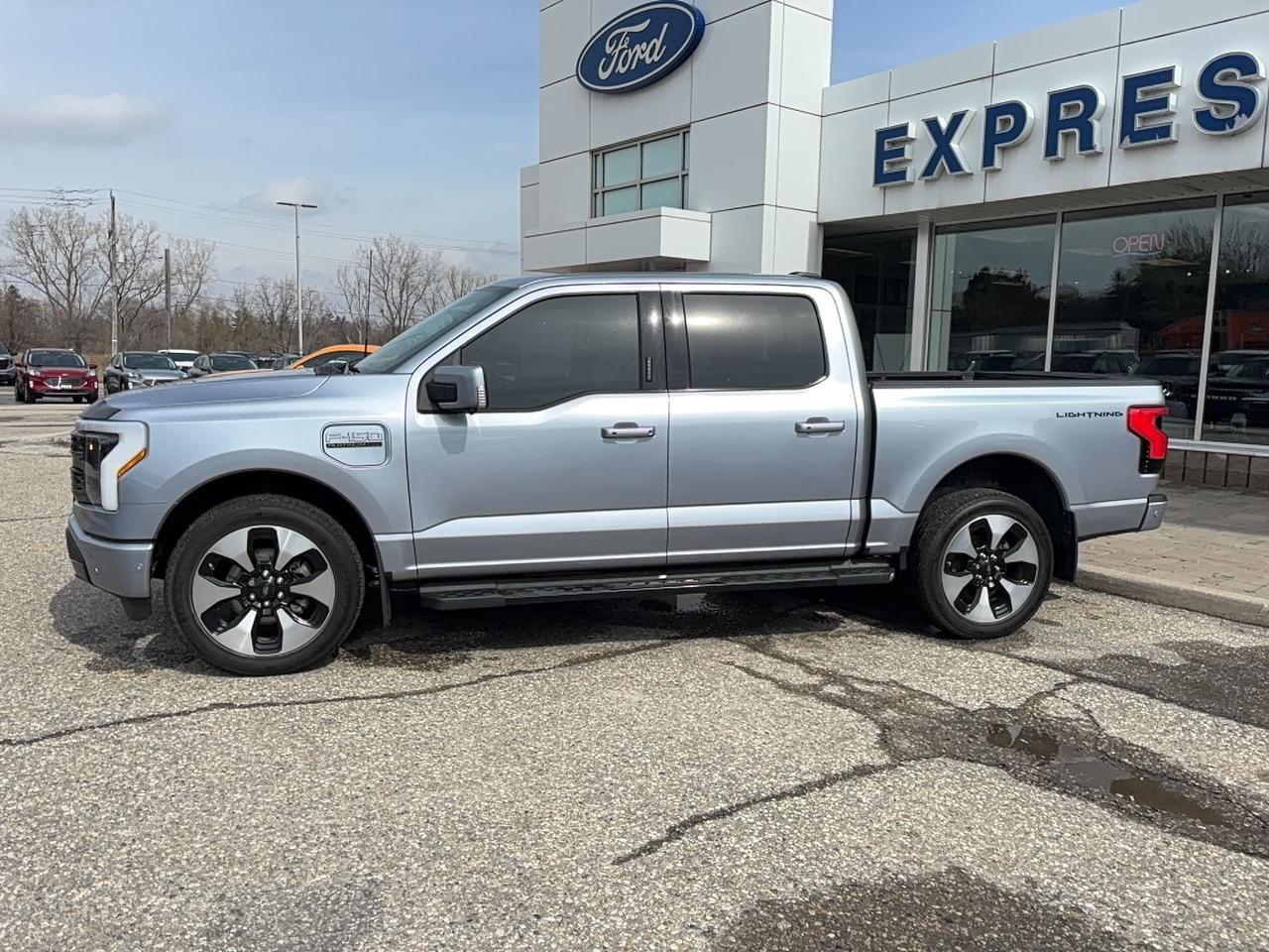 2022 Ford F-150 Lightning PLATINUM EXTENDED RANGE, 22" RIMS, ROOF, LOADED! Photo