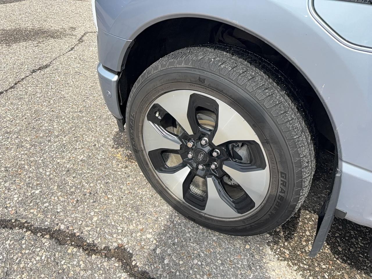 2022 Ford F-150 Lightning PLATINUM EXTENDED RANGE, 22" RIMS, ROOF, LOADED! Photo