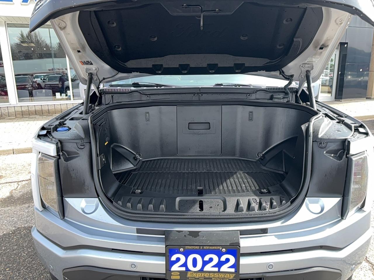 2022 Ford F-150 Lightning PLATINUM EXTENDED RANGE, 22" RIMS, ROOF, LOADED! Photo