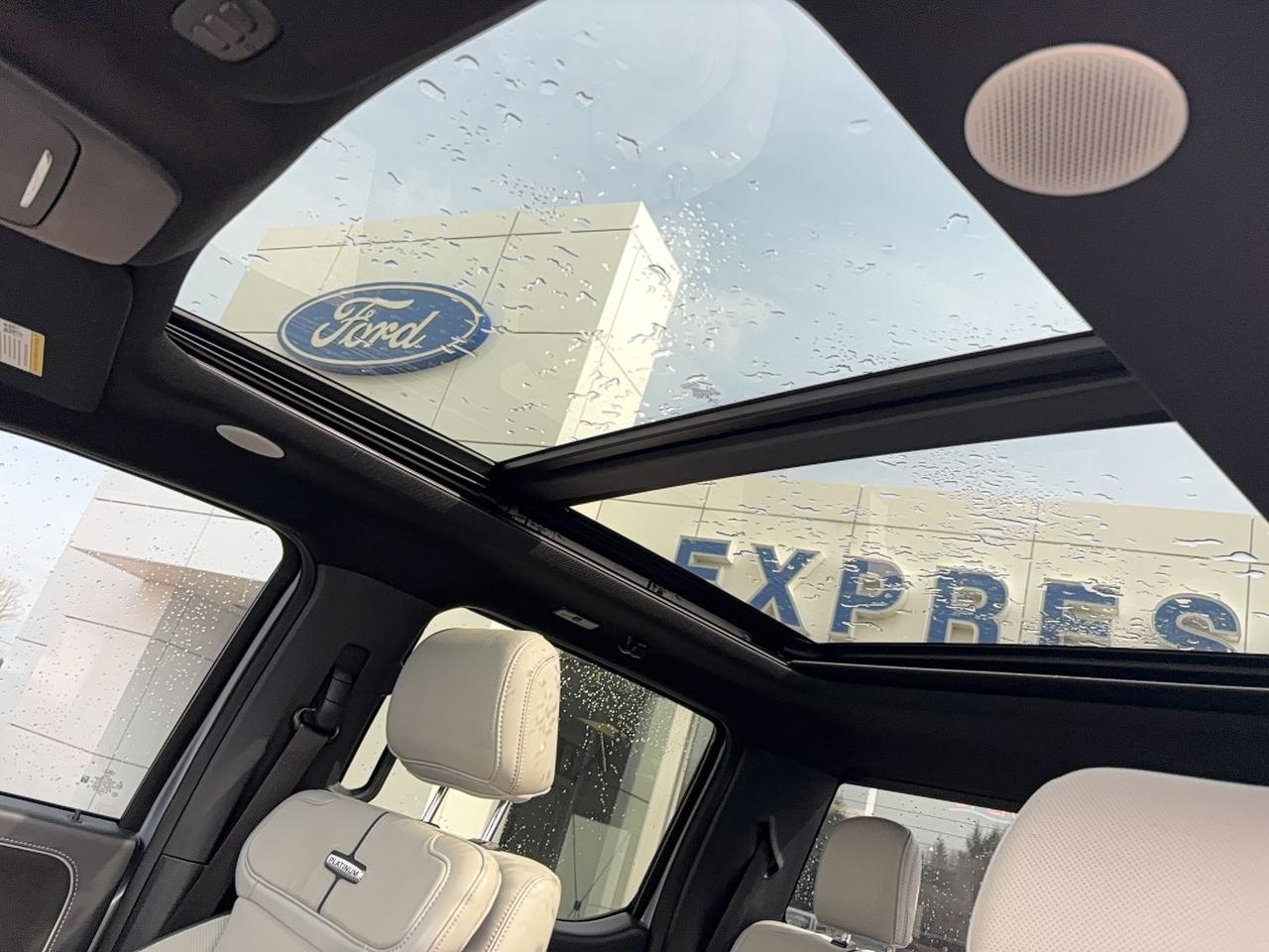 2022 Ford F-150 Lightning PLATINUM EXTENDED RANGE, 22" RIMS, ROOF, LOADED! Photo