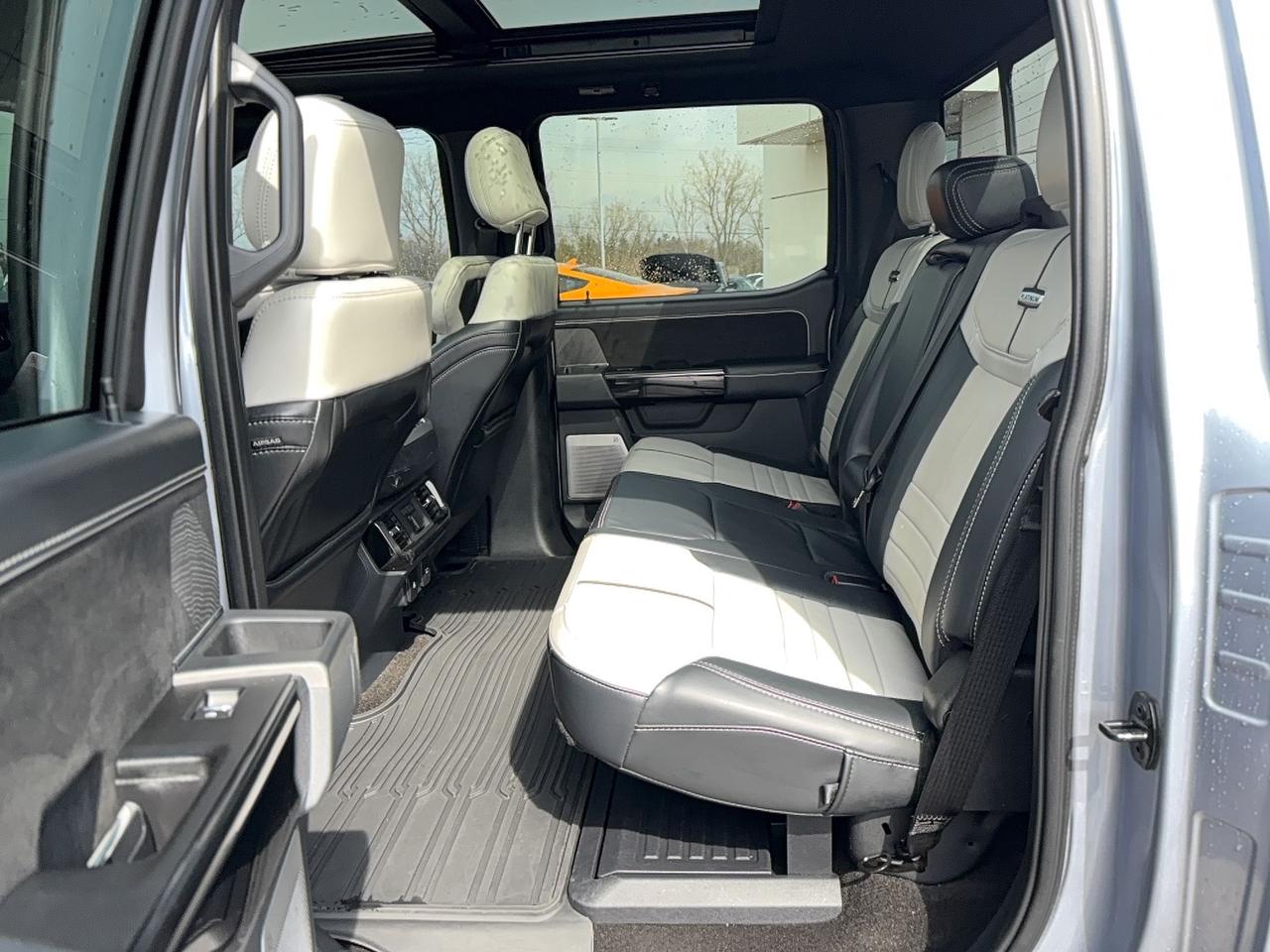 2022 Ford F-150 Lightning PLATINUM EXTENDED RANGE, 22" RIMS, ROOF, LOADED! Photo