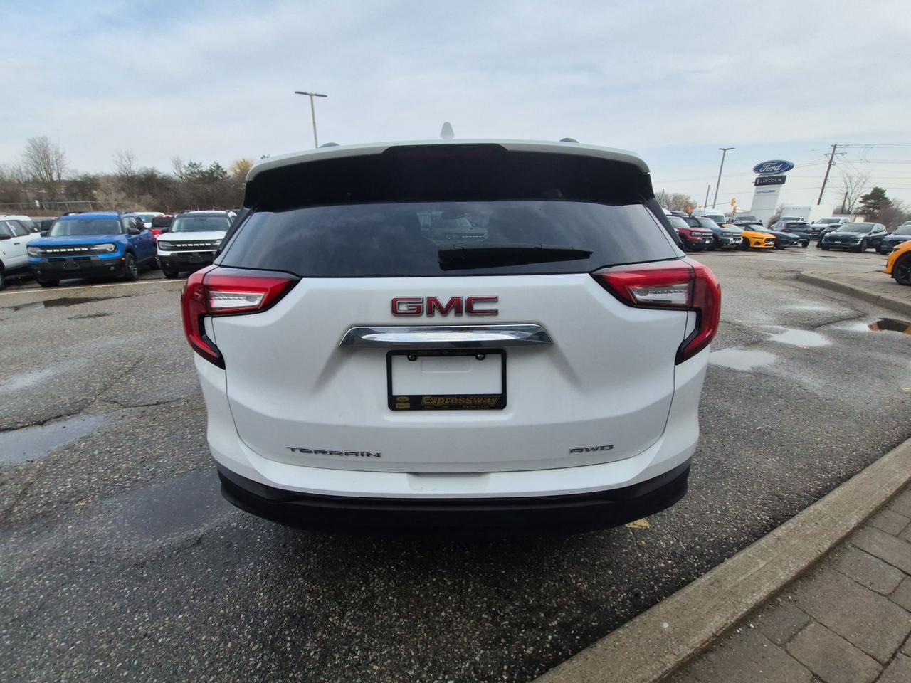2022 GMC Terrain AWD, POWER LIFTGATE, HEATED SEATS, LOCAL TRADE! Photo4