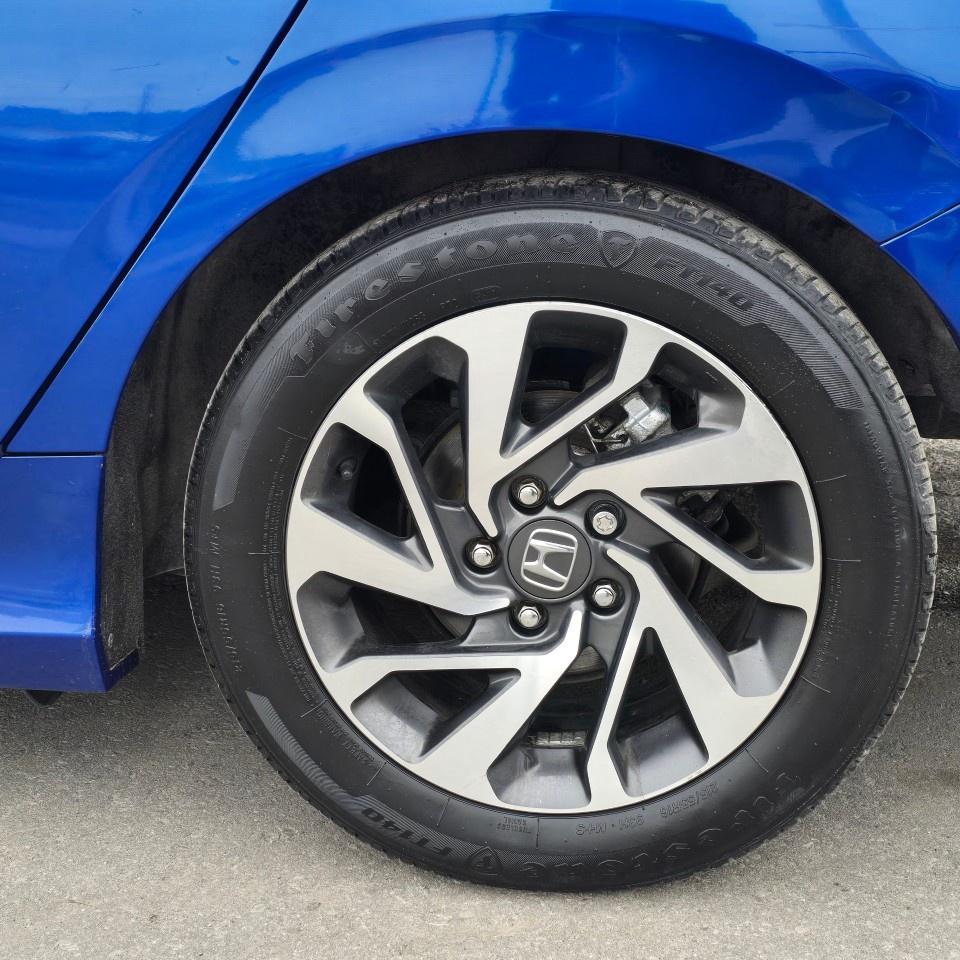 2018 Honda Civic Sedan SE CVT Sedan Photo