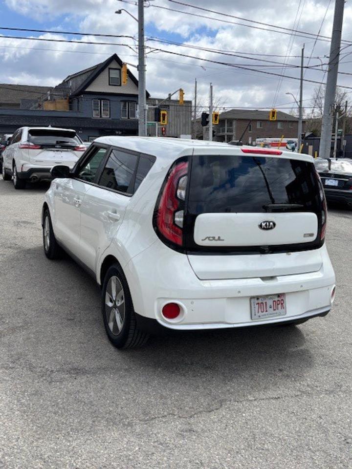 2017 Kia Soul EV 5dr Wgn Luxury Photo4