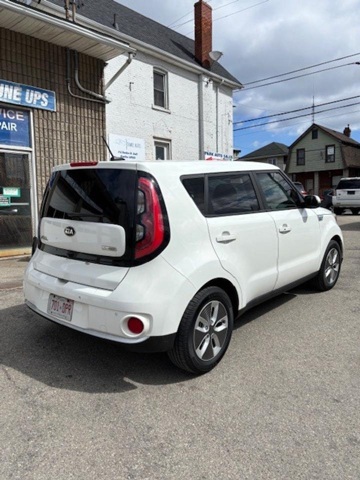 2017 Kia Soul EV 5dr Wgn Luxury Photo