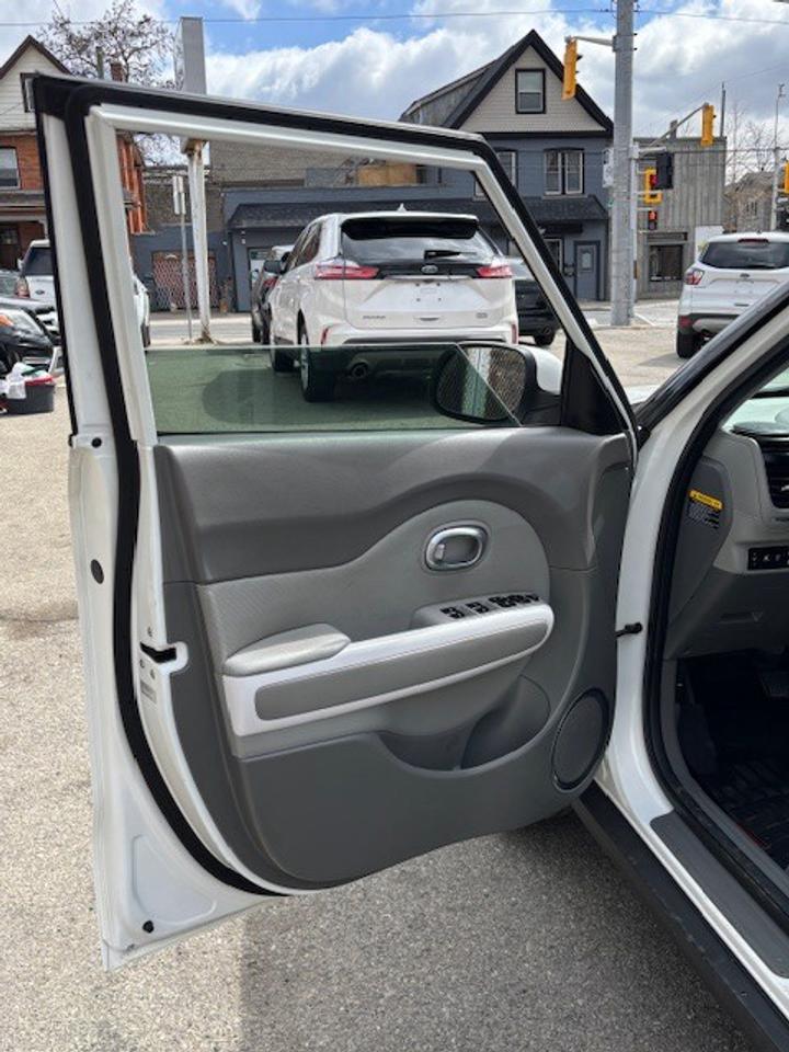2017 Kia Soul EV 5dr Wgn Luxury Photo