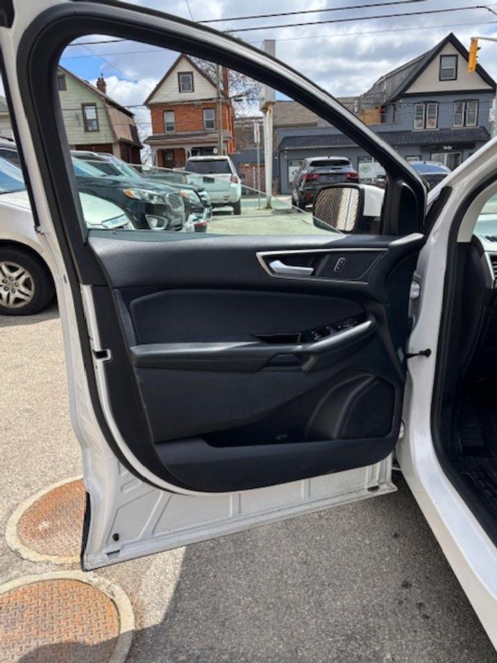 2019 Ford Edge SEL FWD Photo