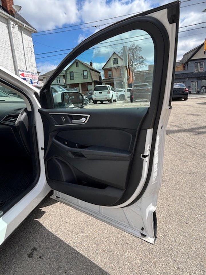 2019 Ford Edge SEL FWD Photo