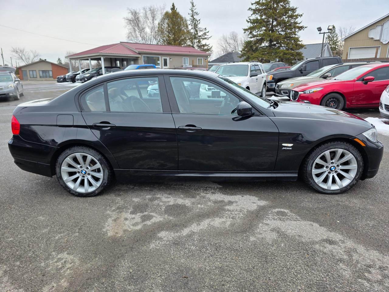 2011 BMW 328 i xDrive 4dr All-wheel Drive Sedan Photo4