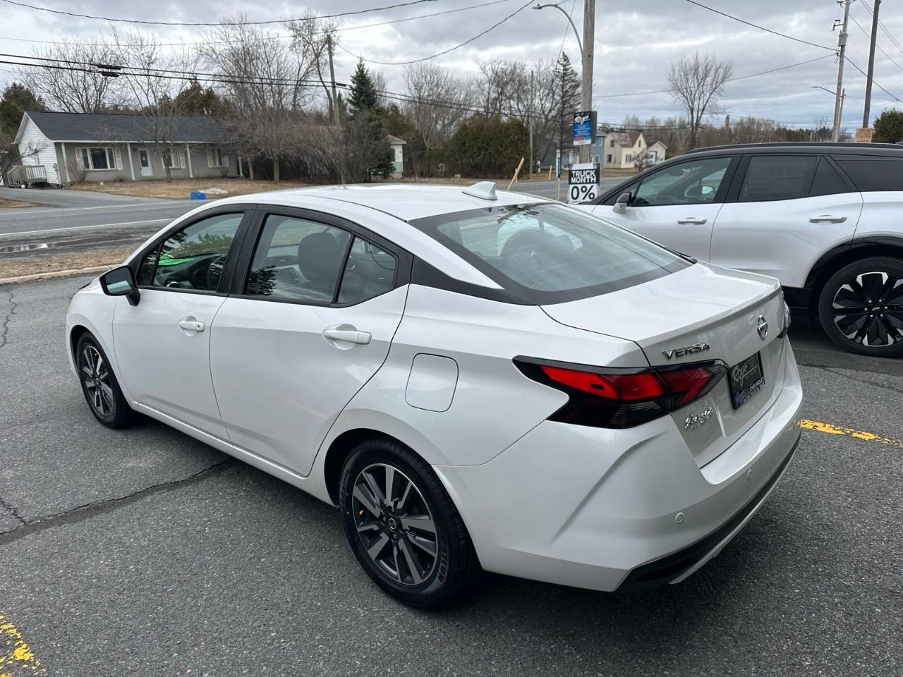 2021 Nissan Versa SV CVT Photo