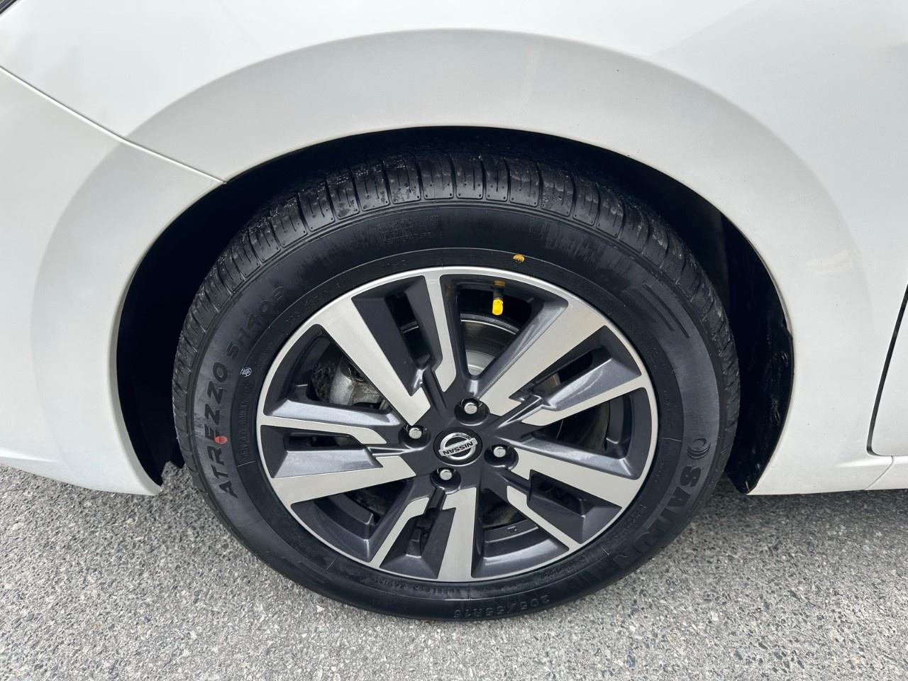 2021 Nissan Versa SV CVT Photo